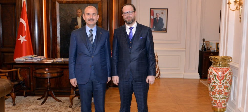'Gazeteciyim' diyen Fatih Tezcan'a meslek dersi!