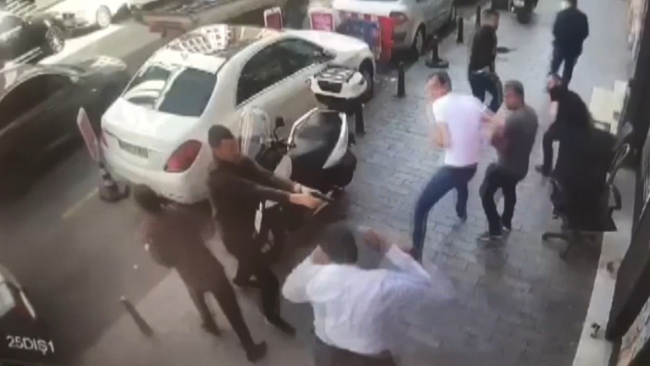 'Maske takmadın' kavgasında silahlar konuştu