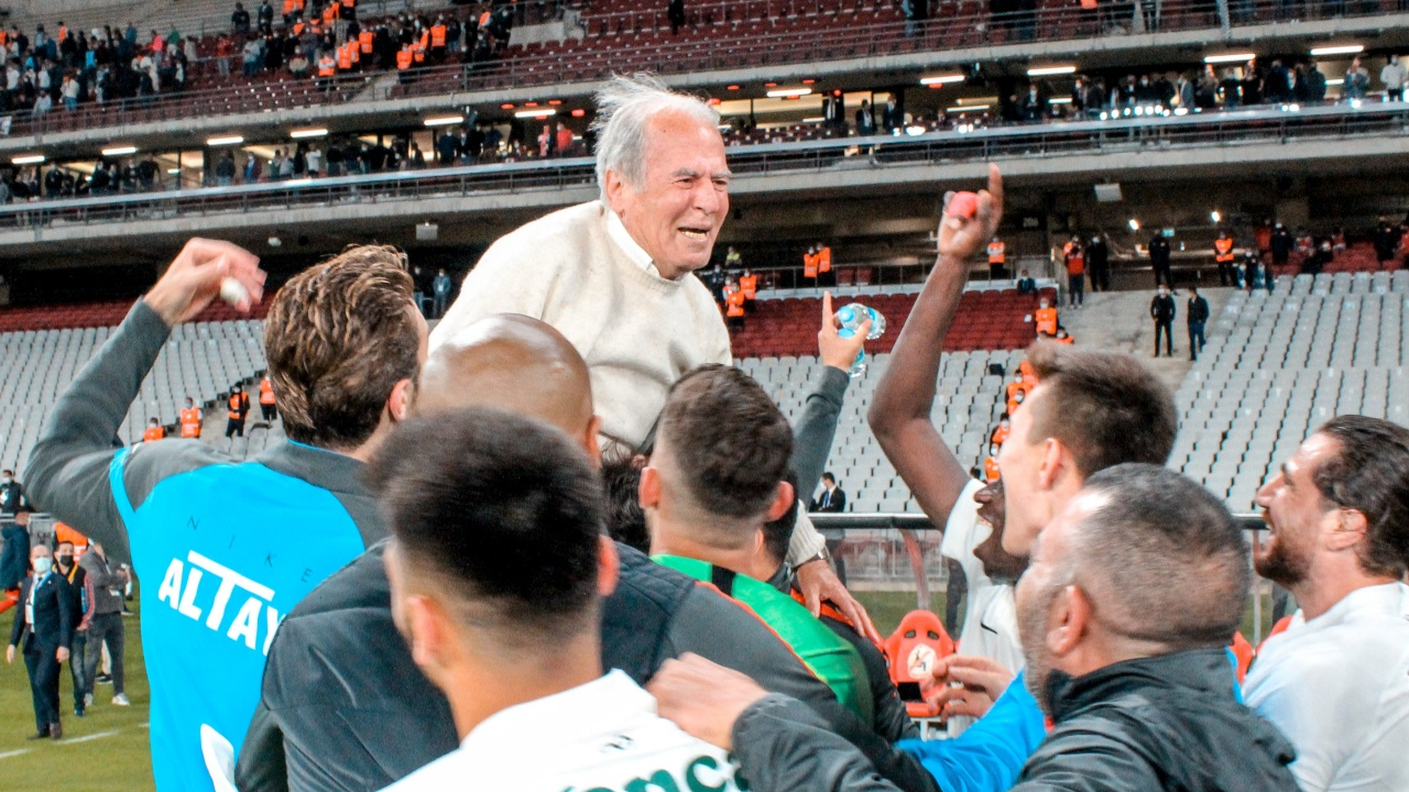 Mustafa Denizli: Maça 4 tane serum, 3 tane iğneyle çıktım