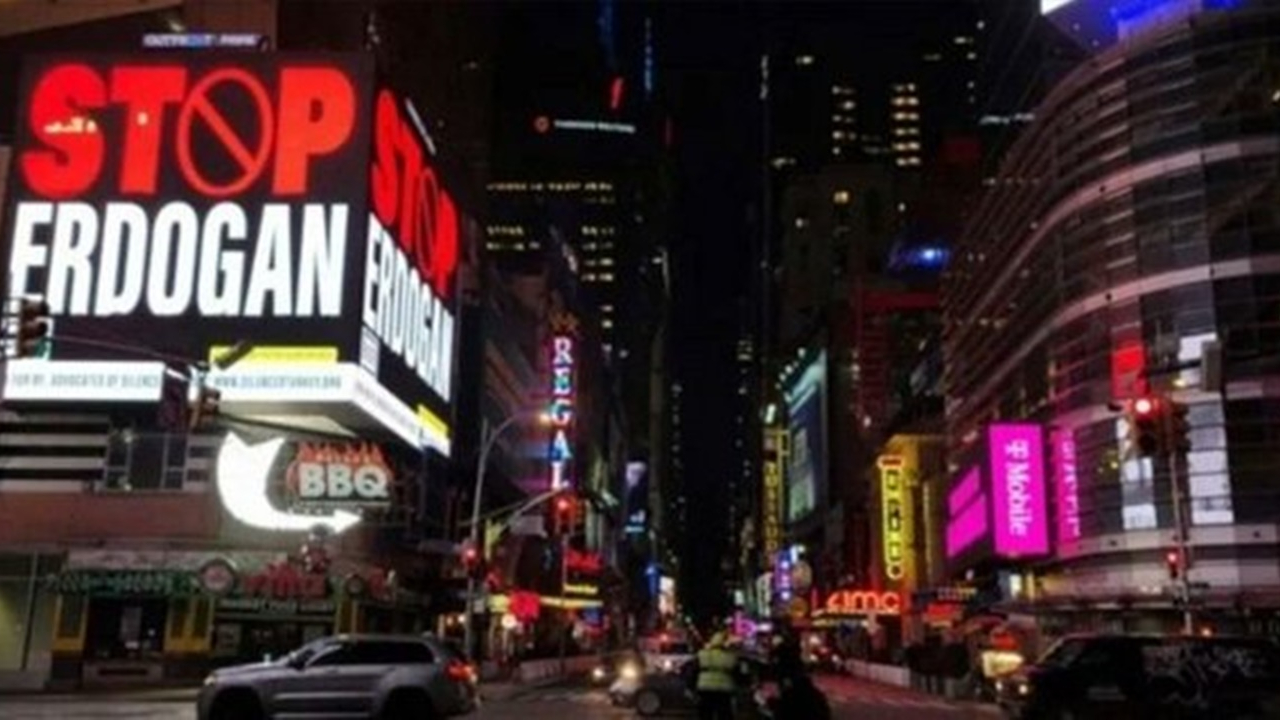Erdoğan'ı hedef alan billboardlar hakkında fezleke