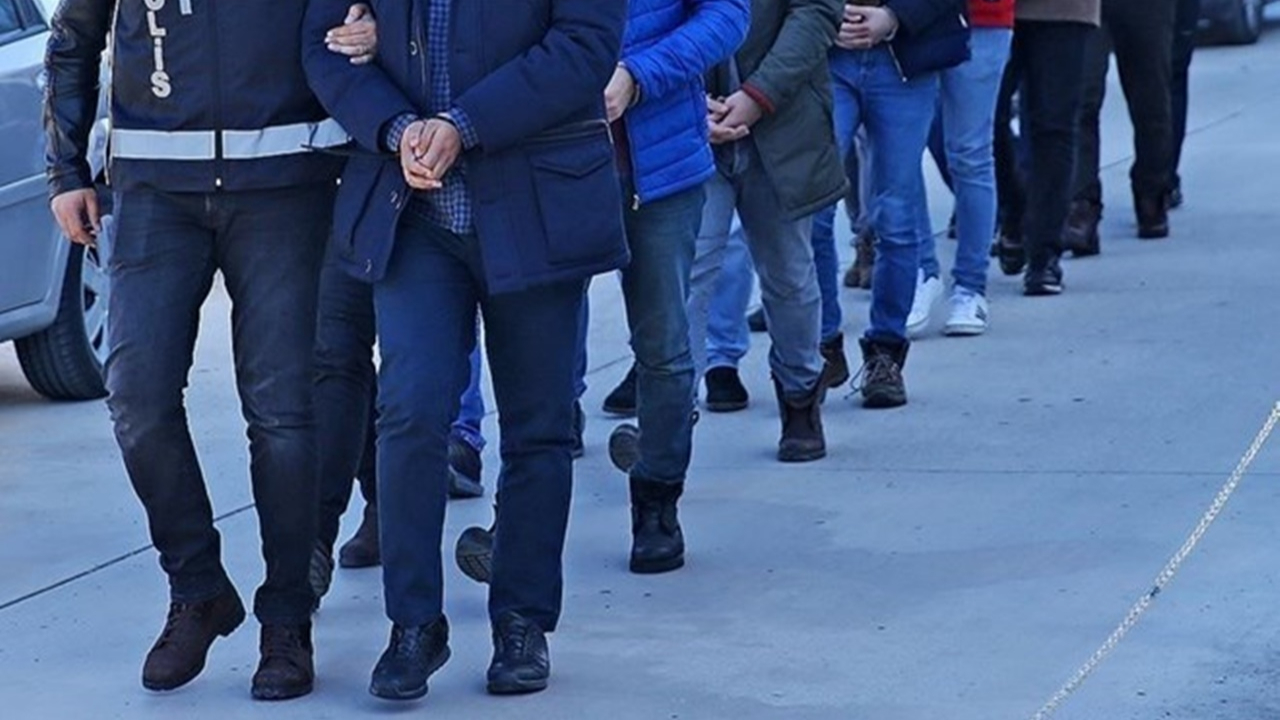 İstanbul'da DEAŞ üyelerine şafak baskını: 8 gözaltı var