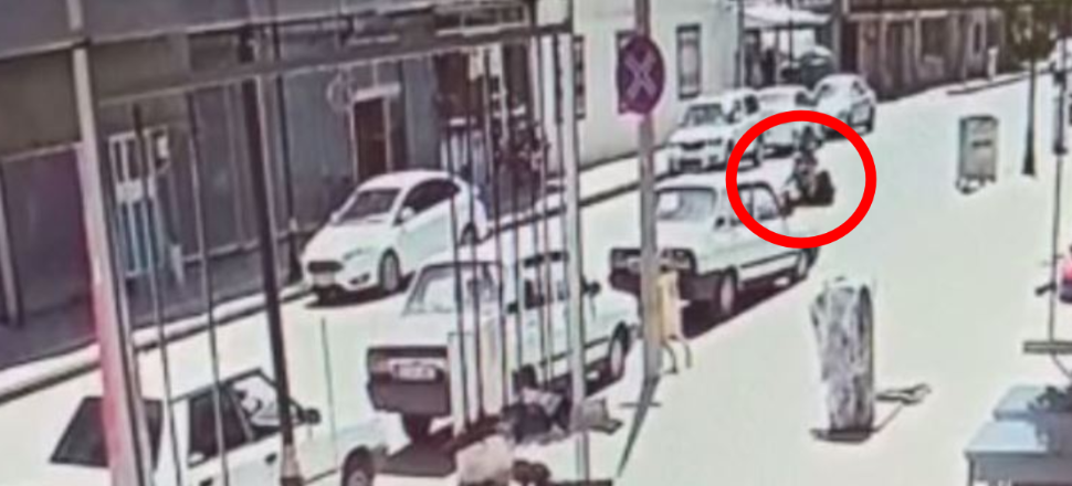 Motosiklet 3 kadını ezdi geçti