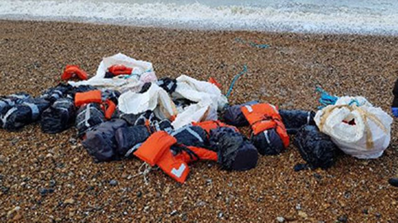 İngiltere'de 1 ton kokain sahile vurdu!