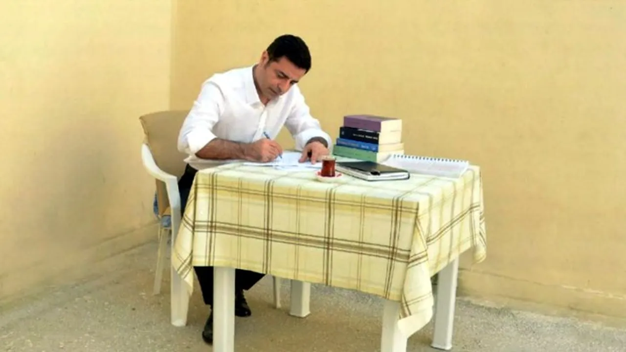 Selahattin Demirtaş'a 2 yıl 6 ay hapis cezası