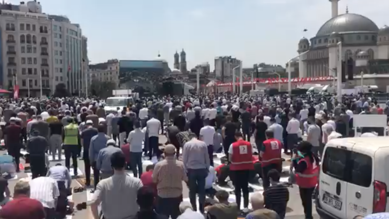 Taksim Camii ibadete açıldı