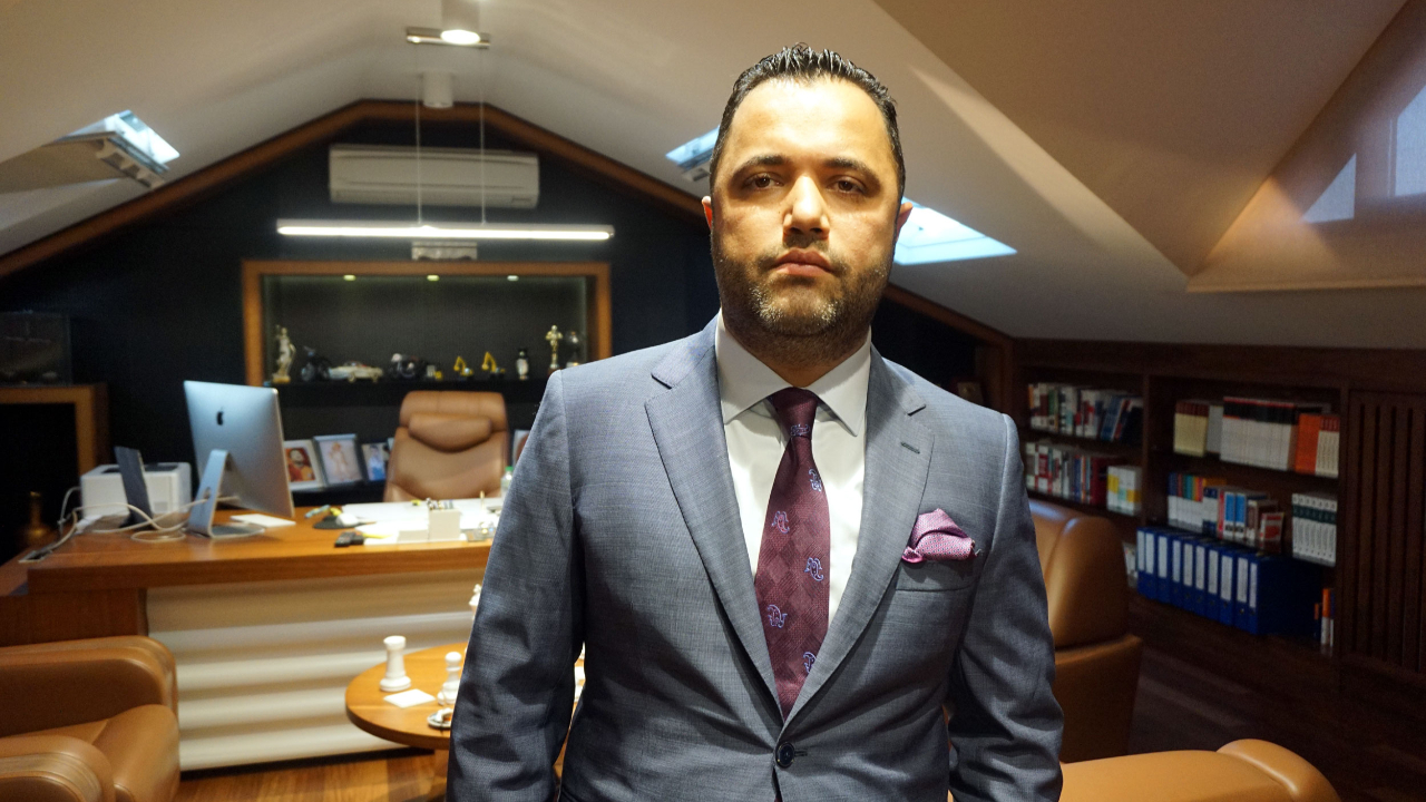 Avukat Rezan Epözdemir, Galatasaray yöneticiliğine soyundu