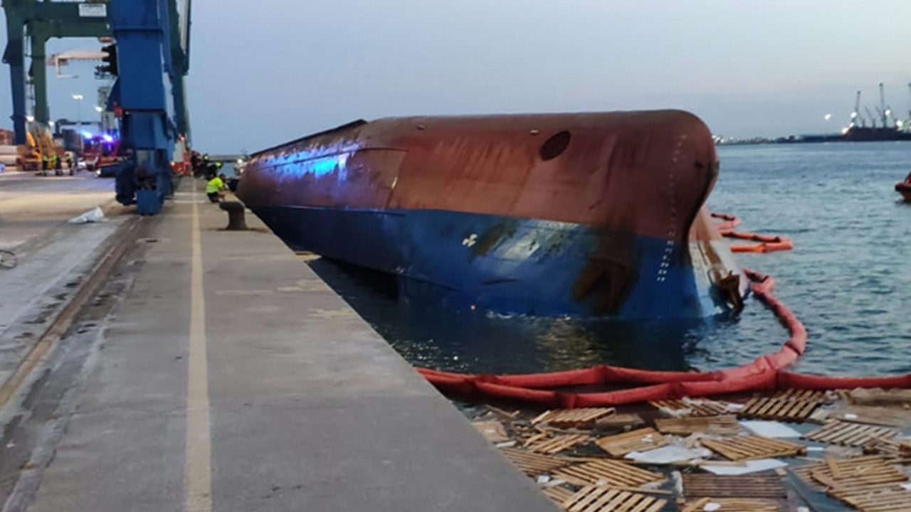 İspanya'da içinde Türklerin bulunduğu gemi alabora oldu