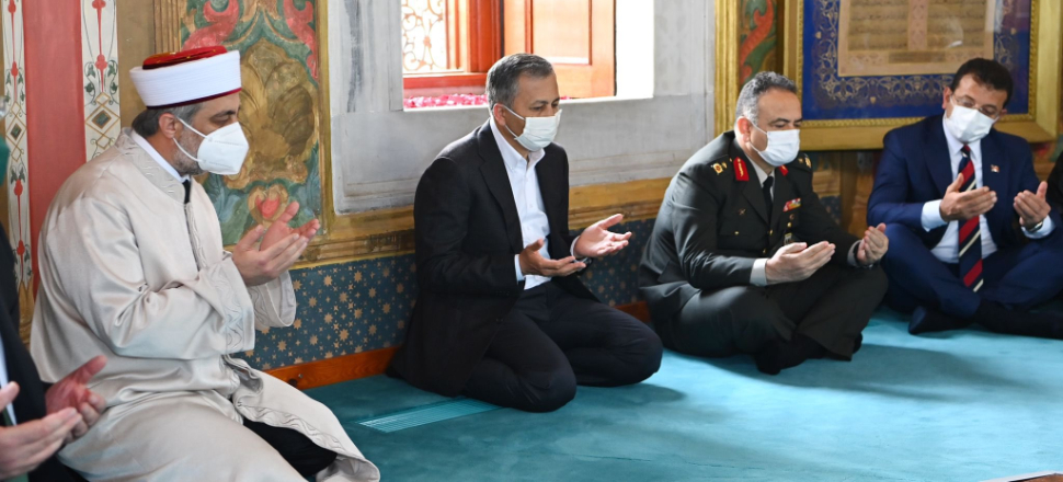 Fatih Sultan Mehmet dualarla anıldı