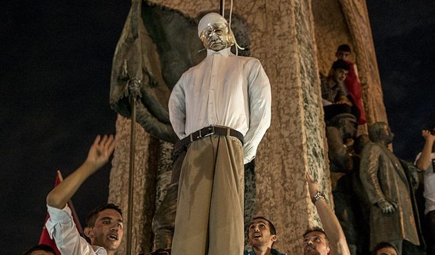 Hıncal Uluç'un isyanı: Ben FETÖ'nün baş imamıyım!
