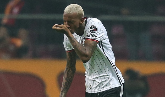 Talisca Beşiktaş'a erken veda ediyor!