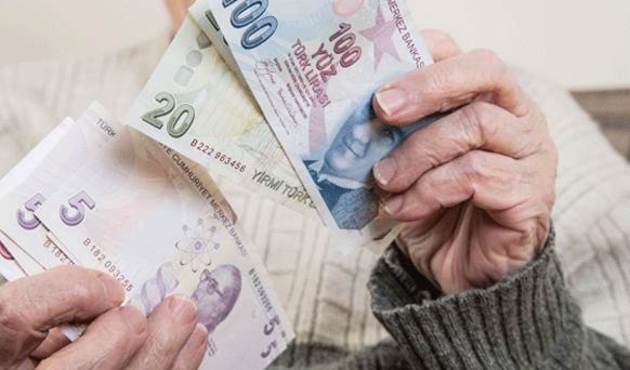 Emeklilere müjde: Mayıs ödemeleri Nisan'da yapılacak!