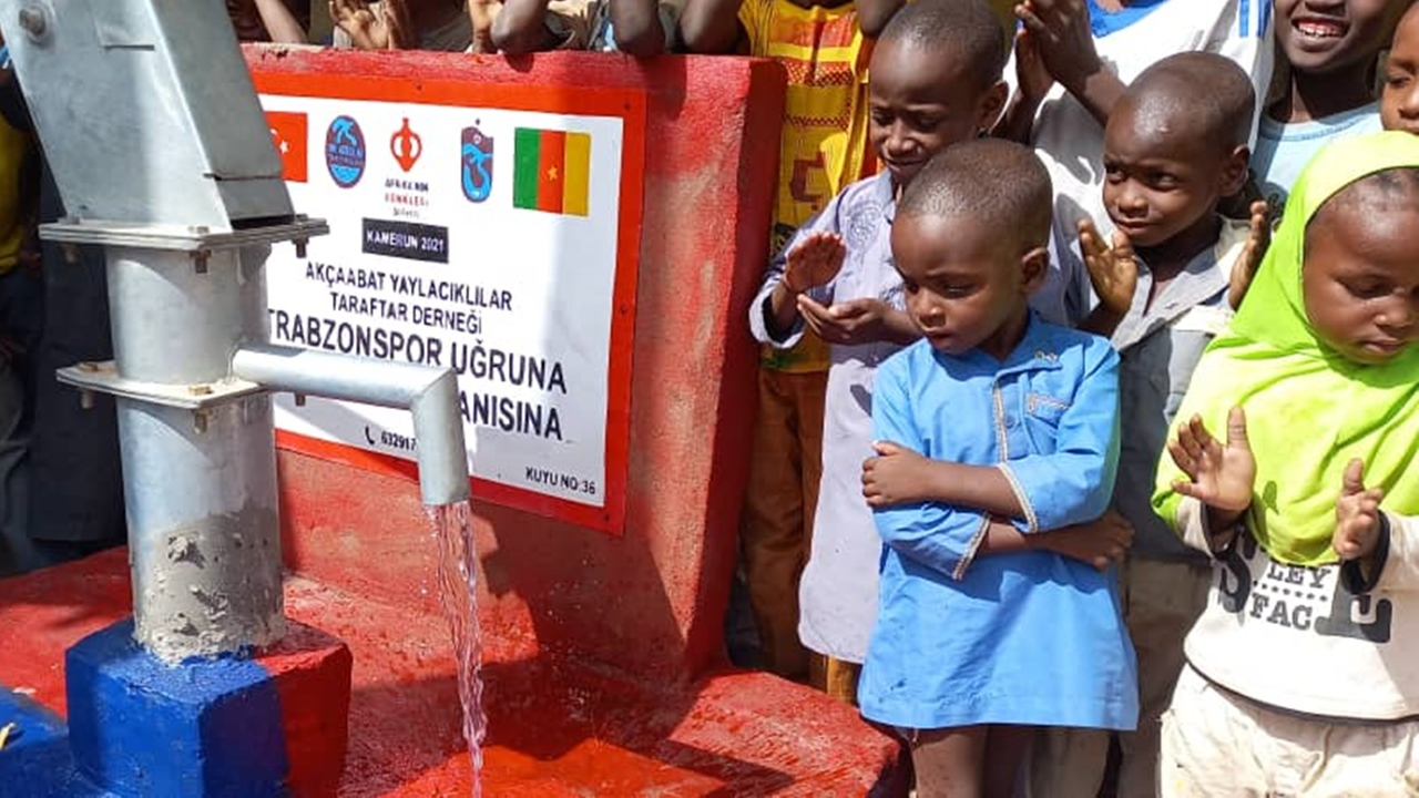 Trabzonsporlu taraftarlar Kamerun'da su kuyusu açtırdı!