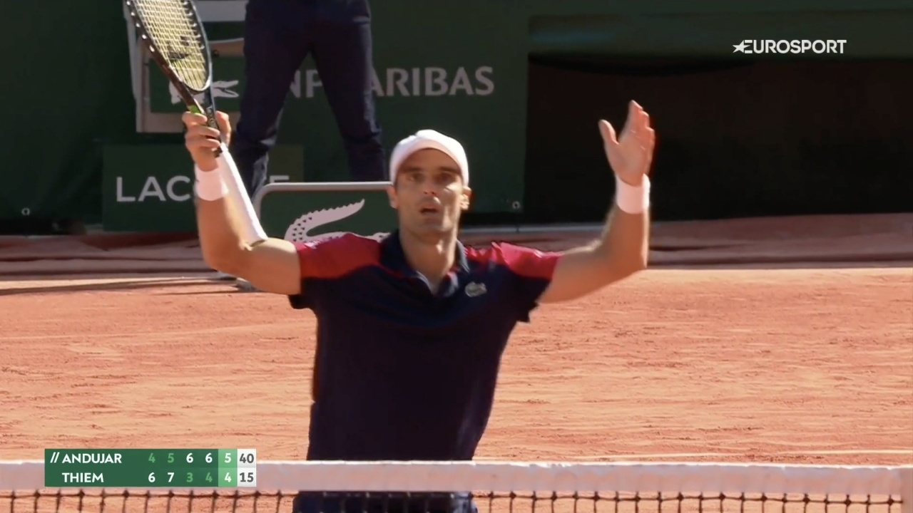 Pablo Andujar, Roland Garros'ta Dominic Thiem'i 0-2'de 3-2 mağlup etti