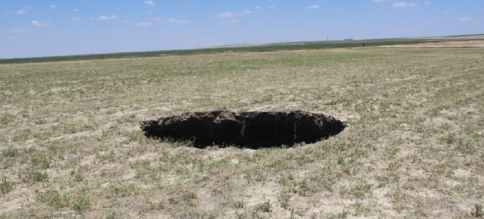 65 metre derinliğinde obruk oluştu