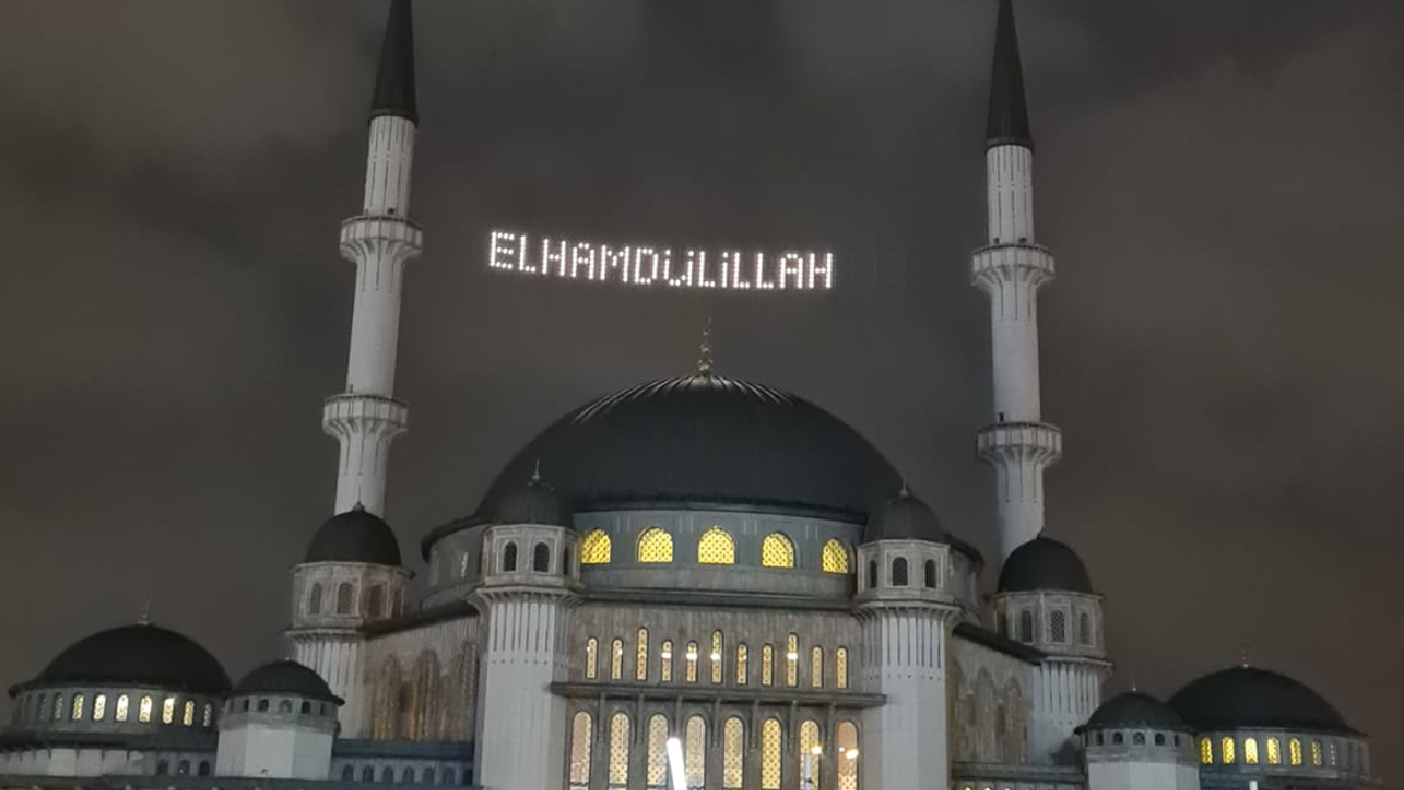Taksim Camii "Elhamdülillah" dedi