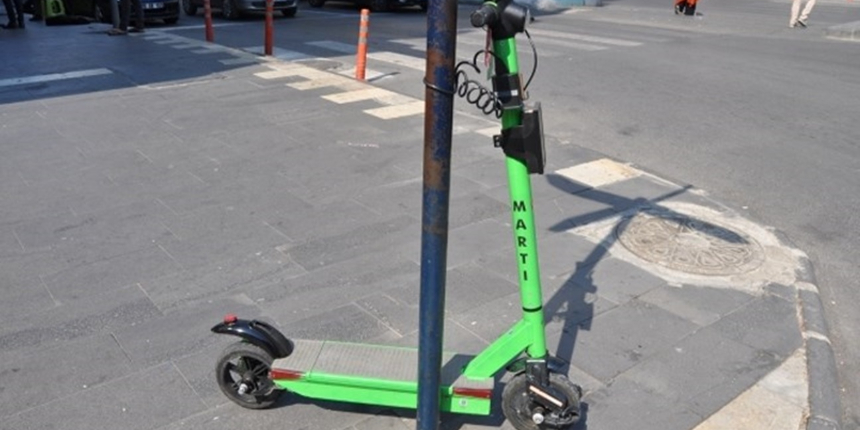 İstanbul'da elektrikli scooter kararı: Yaş sınırı ve kaldırım yasağı geldi