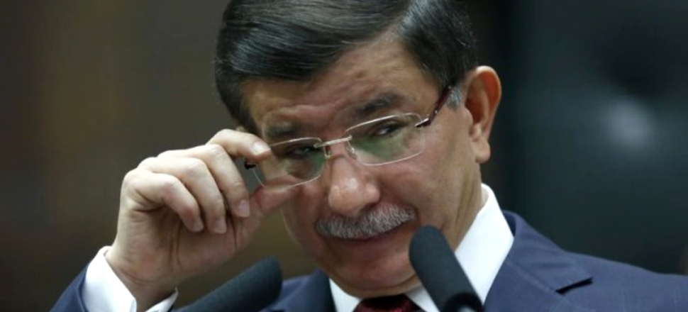Davutoğlu şehit cenazelerini kaybettiği koltuğa paravan yaptı...