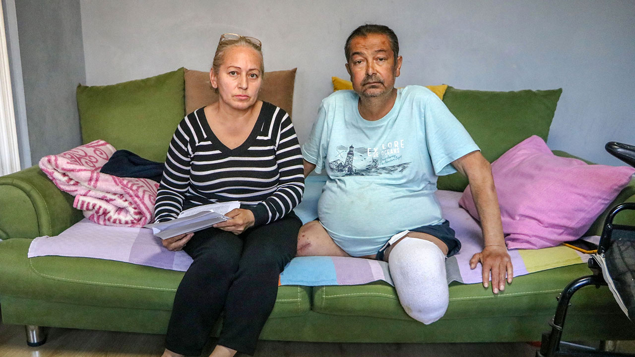 Eşinin ameliyatı için kolye satarak biriktiği parayı dolandırıcıya kaptırdı