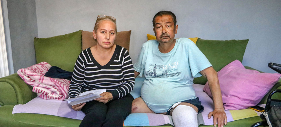 Eşinin ameliyatı için kolye satarak biriktiği parayı dolandırıcıya kaptırdı