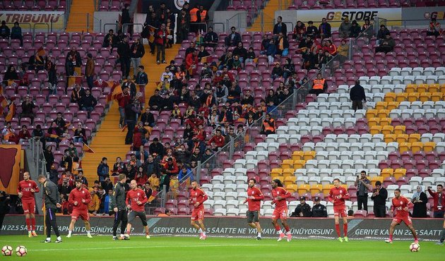 Galatasaray sezonun seyirci rekorunu tersten kırdı!