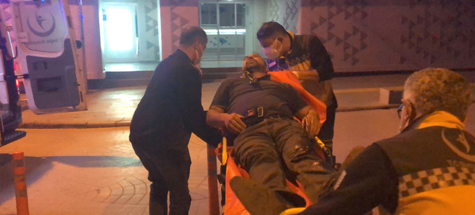 Arkadaşını çok çay içti diye bıçakladı, bankta oturup sigara içti