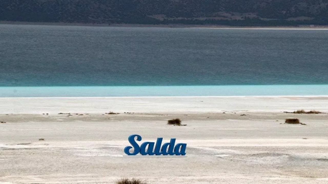 Salda Gölü'ndeki renk değişikli analiz edildi! İşte nedeni...