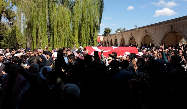 Bingöl'de çatışma: 1 korucu şehit, 4 yaralı