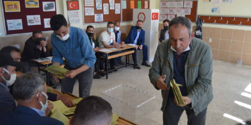 Afyonkarahisar'ın Güney beldesindeki seçimi AK Parti kazandı