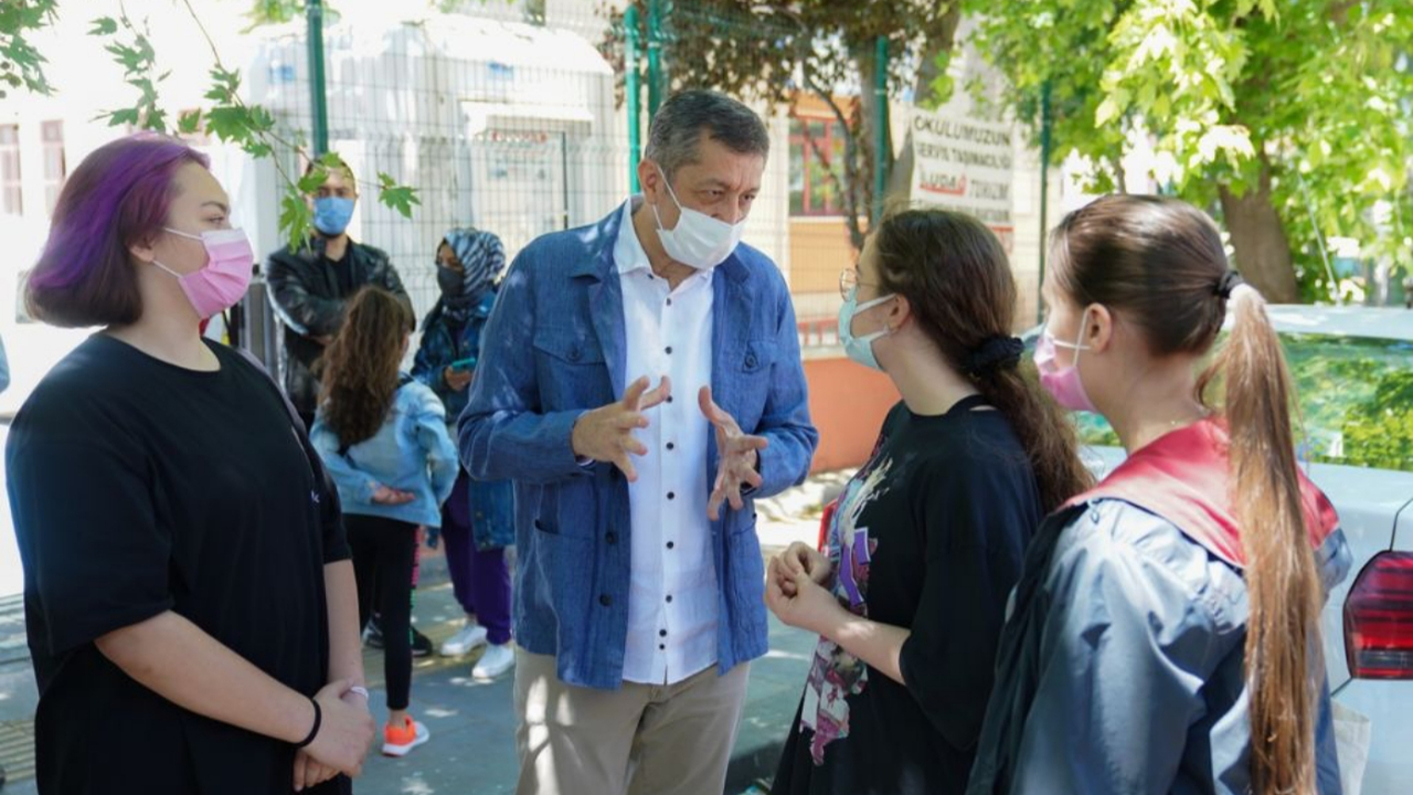 Bakan Selçuk'tan LGS'den çıkan öğrencilere sürpriz
