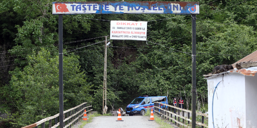 Koronavirüs pozitif hastalar cenazeye katıldı, 46 kişiye bulaştırdı