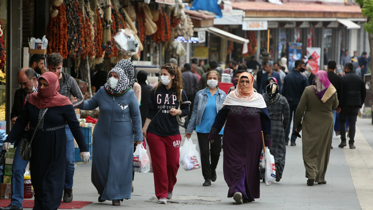Aşı olmayana kısıtlama yolda! Koronavirüsle mücadelede yeni dönem