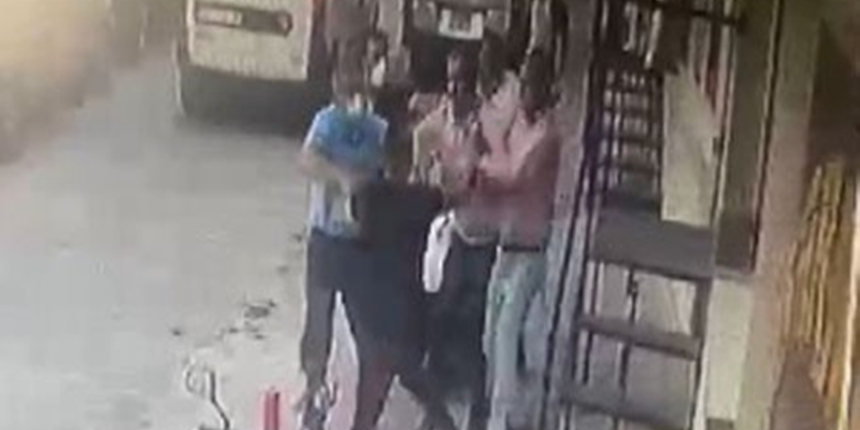 İzmir'de CHP'liler birbirine girdi! Satırlı kavga kamerada...