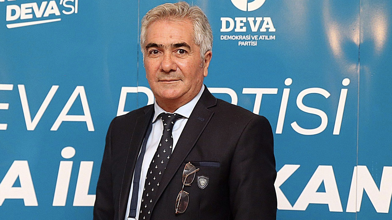 "Ülkeyi komünistlerin yönettiğini görmek istiyorum" dedi, istifa etti