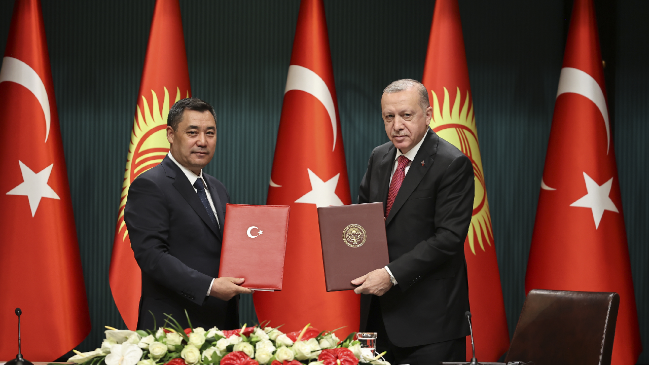 Erdoğan-Caparov zirvesinde FETÖ mesajı