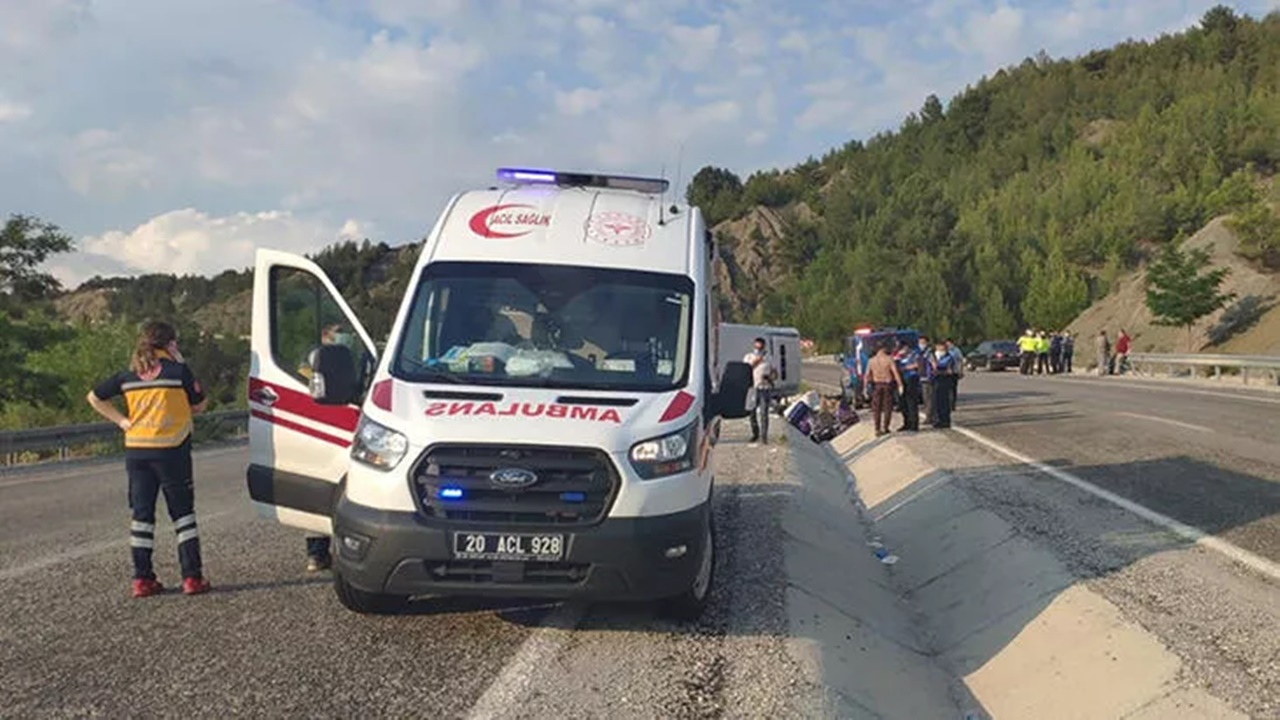 Denizli'de midibüs devrildi! Onlarca yaralı var