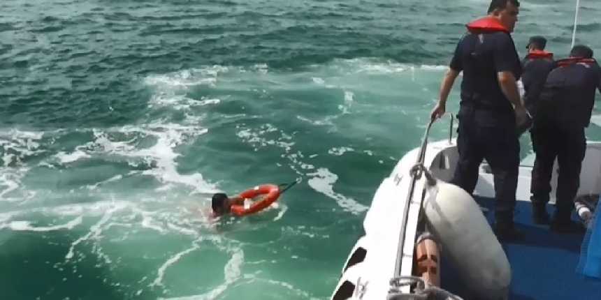 Müsilaj öldürüyordu! Kalın tabakaya takıldı, boğulmak üzereyken kurtarıldı