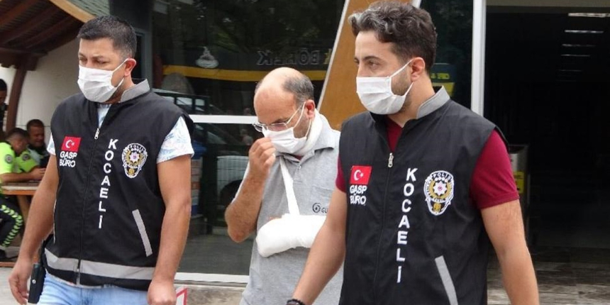 Eşini öldüren müezzinin korkunç planı! Kendi boynunu kesmiş...