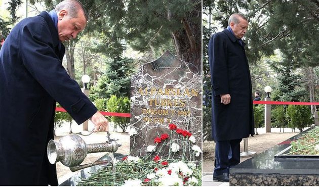Cumhurbaşkanı Erdoğan, merhum Alparslan Türkeş'in kabrini ziyaret etti