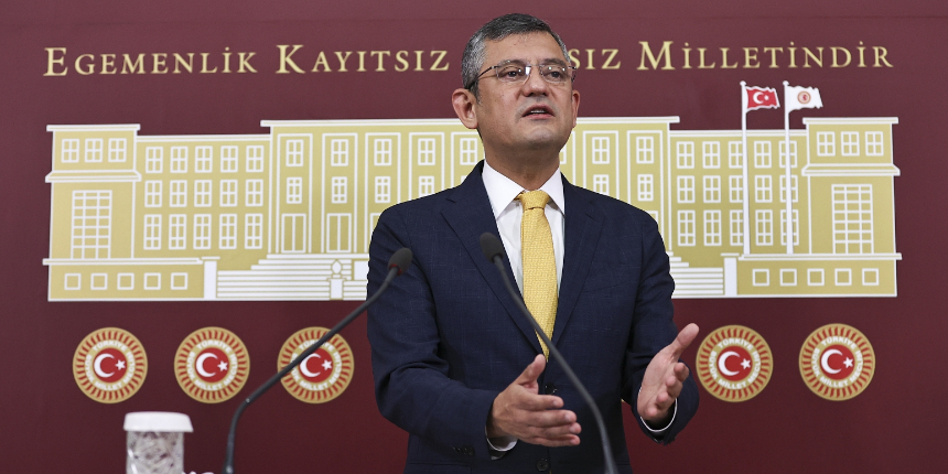 Özgür Özel: Mehmet Barlas her dönemin dalkavuğu!