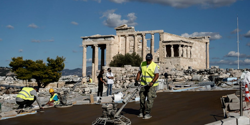 Antik şehir Akropolis'e yapılan beton yola tepki var!