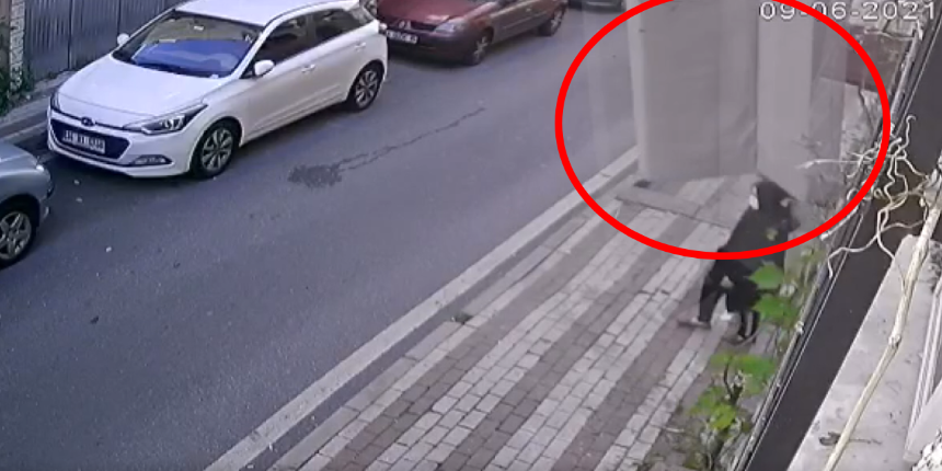 Halatı kopan koltuktan son anda kurtuldu