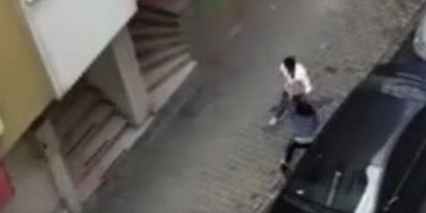 Hamile kadına sokak ortasında dehşet! Saniye saniye kamerada...