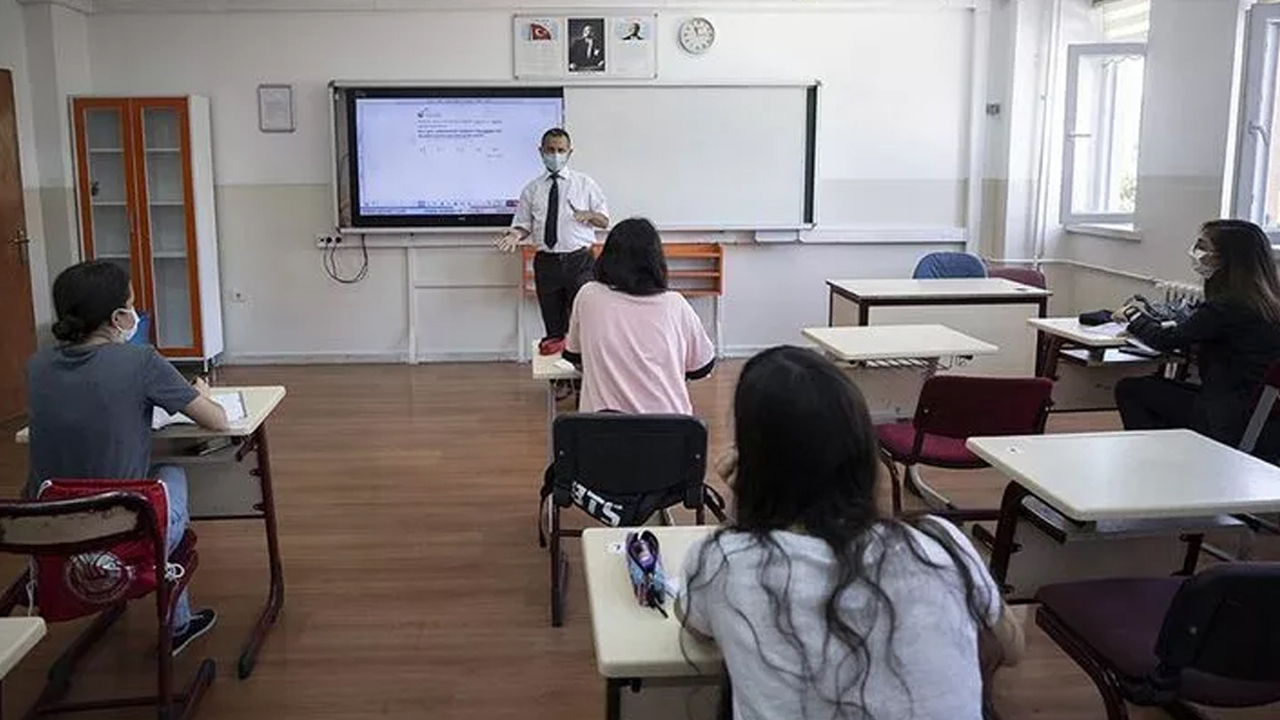 Lise öğrencilerine karne ve başarı belgeleri dijital ortamda verilecek