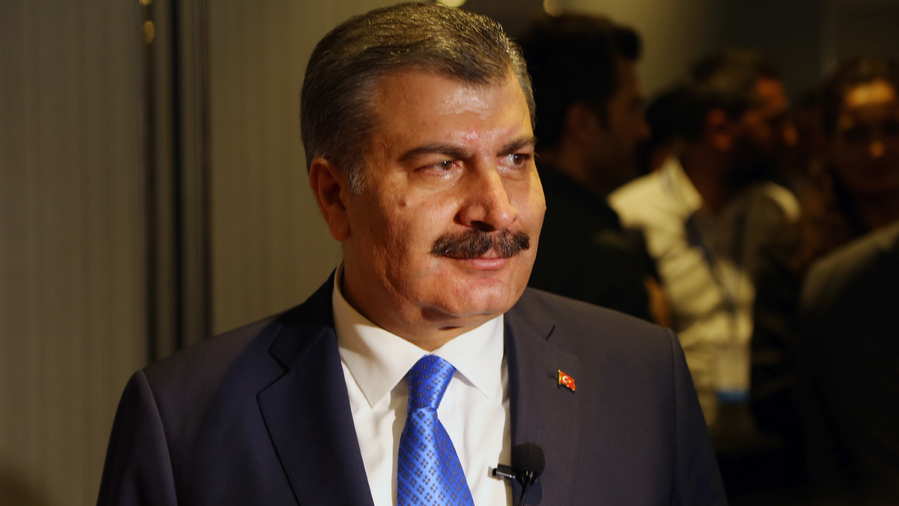 Sağlık Bakanı Koca, Halise Teyze'nin aşıya karşı ön yargısının nasıl değiştiğini paylaştı