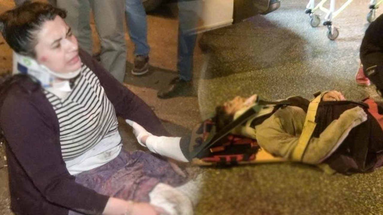 Kavşakta can pazarı: Yolcular yola savruldu, araçlar hurdaya döndü!