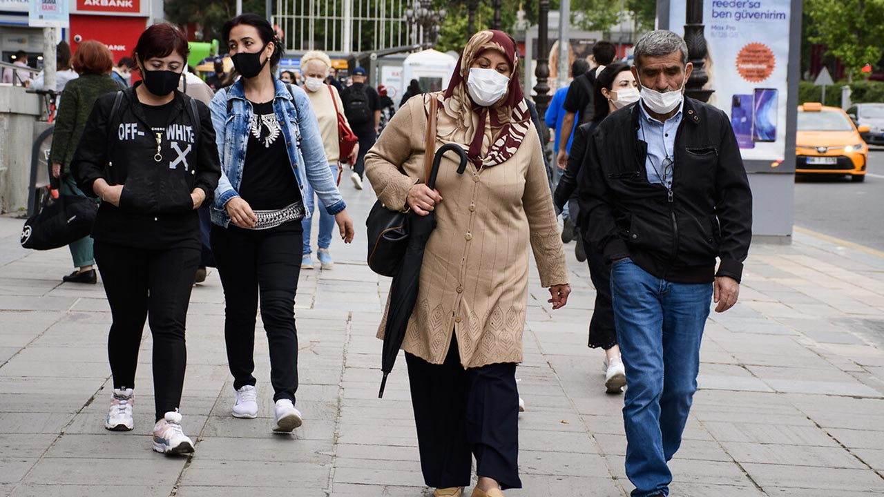 'Eski normale' dönüş için umut veren açıklama: Sonbaharı işaret etti