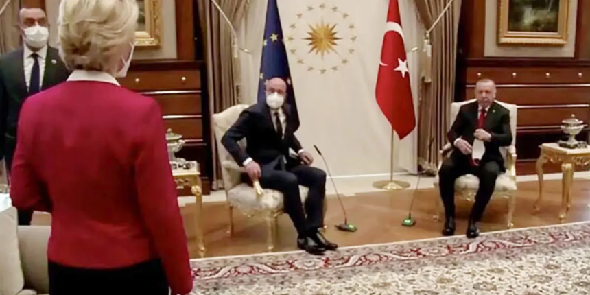 Leyen'i yine incittiler... G7 zirvesinde de oturacak koltuk bulamadı!