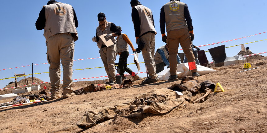 Irak'ta toplu mezar! DEAŞ'ın katlettiği 123 kişinin cesedi bulundu