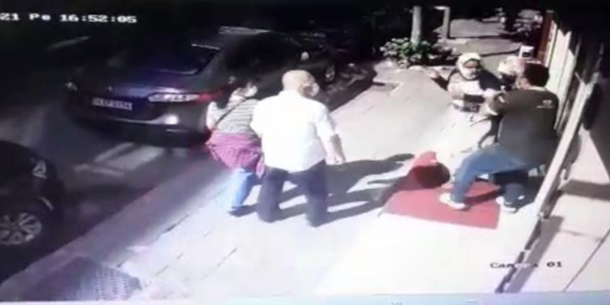 Kuruyemiş çaldığı öne sürülen kadına dayak! O anlar saniye saniye kamerada...