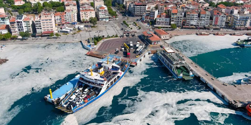 Müsilaj kabusu Çanakkale'den Ege'ye geçiyor
